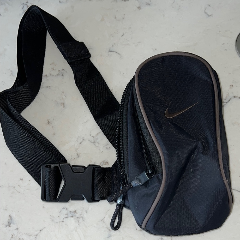 Nike Sportswear Essentials Crossbody Bag